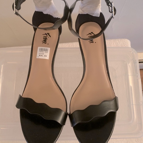 Fiona Black Heel - Picture 5 of 7